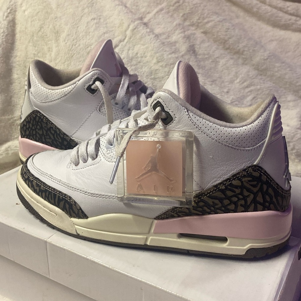 Jordan 3 “Neapolitan”